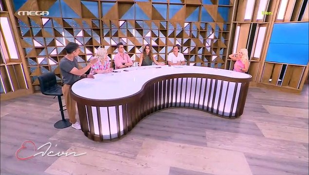 Ελένη Μενεγάκη: Οι πρώτες διακοπές με τον Μάκη της και η αποκάλυψη on air 73 Headline