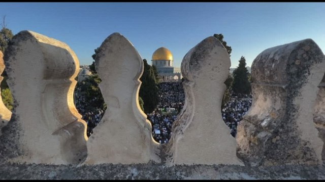 Preghiere per l'Eid al-Adha alla moschea Al-Aqsa di Gerusalemme