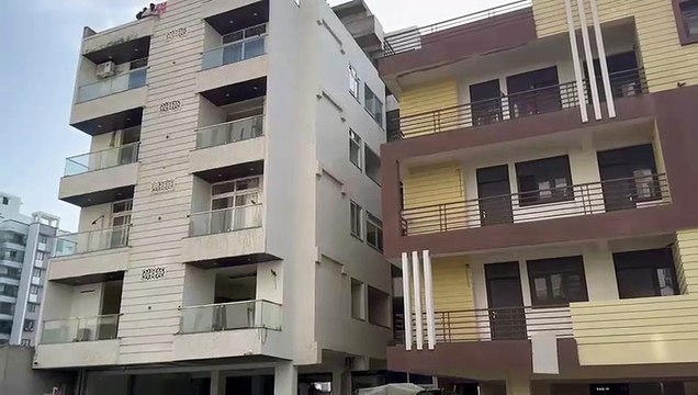 छह मंजिला अवैध इमारत में 14 फ्लैट किए सील