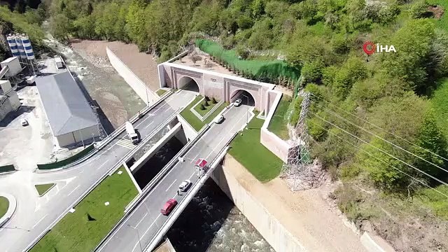 251 000 véhicules ont traversé le nouveau tunnel de Zigana en 1,5 mois