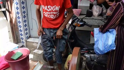 شحذ السكاكين.. شاب مراكشي_ مغاديش نعيد ولي خدا عرق بنادم غادي يخنز ليه الحولي نهار العيد