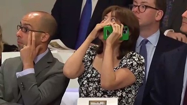 Ünlü ressam Gustav Klimt'in Yelpazeli Kadın tablosu rekor fiyata satıldı