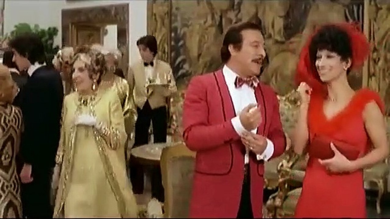 Paolo Villaggio Fantozzi - Ivan il terribile trentaduesimo...cosa c'é li? Un vitello...no no no é un cavallo...e no sarebbe un cagnolino...da due tonnellate - scene comiche da ridere dal film cult Il secondo tragico fantozzi 1976 Gigi Reder
