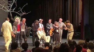 José Celso Martinez conversa com público após peça Esperando Godot no Sesc Palladium em 12 de maio