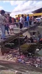 Así fue el rescate de los heridos del micro que cayó a un drenaje en Los Lotes