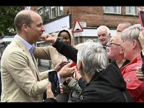 Il principe William riceve uno scherzoso pugno in faccia da un fan reale troppo entusiasta