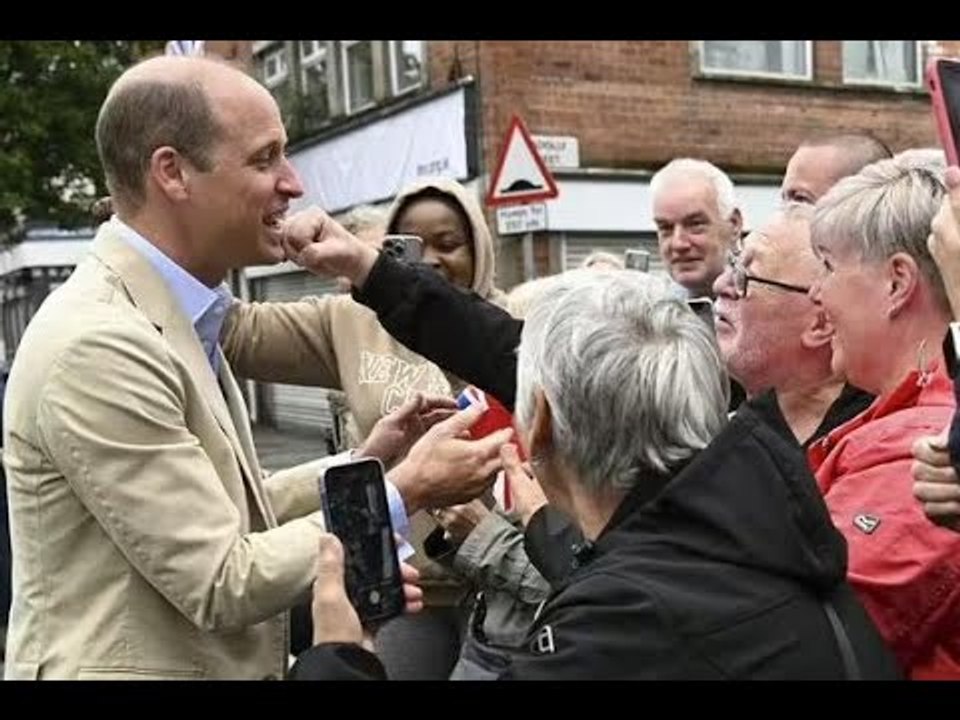 Le prince William reçoit un "coup de poing au visage" d'un fan royal trop enthousiaste