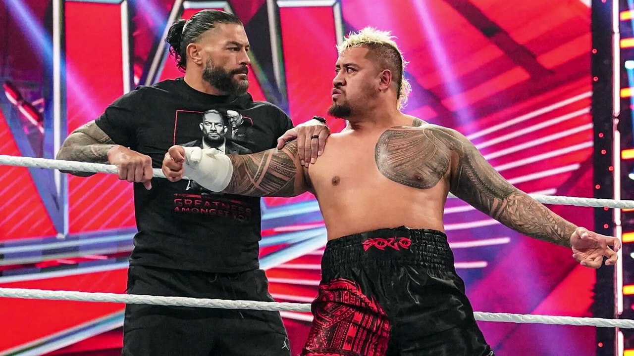 CIVIL WAR Roman Reigns & Solo Sikoa vs The Usos