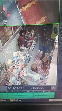 miscreant escaped after stealing anklets from the bullion shop