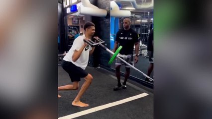 Así prepara Wembanyama su estreno en la NBA: se va a poner como un toro