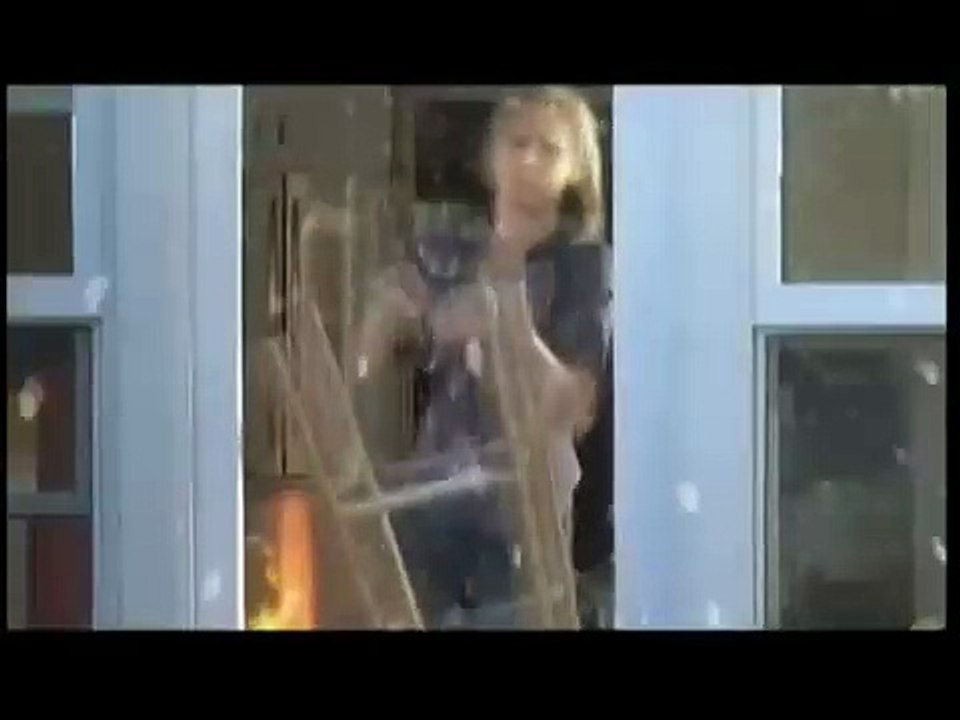 Une femme piégée Bande-annonce (EN)