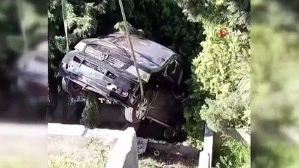Le véhicule, dont le frein a été desserré en stationnement, a survolé les tombes