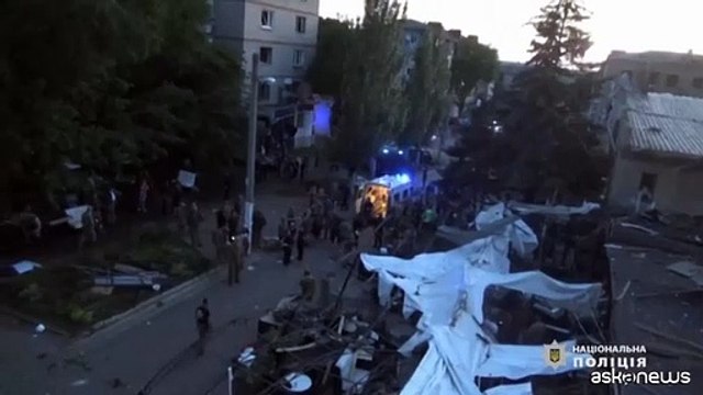 Ucraina, macerie dopo attacco russo a ristorante Kramatorsk: 10 morti