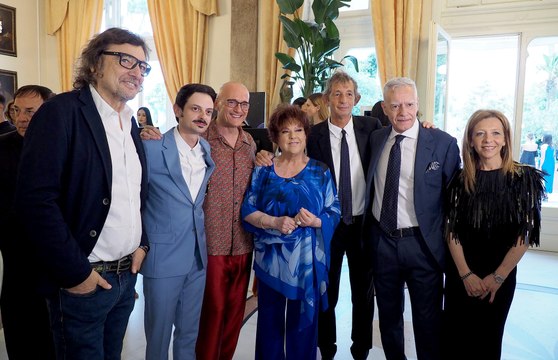 Vip: il video della cena di gal per gli alluvionati a Rimini