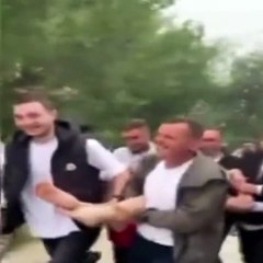 Köy muhtarı bayram namazına gelmeyenleri böyle cezalandırdı!