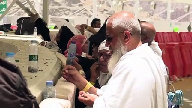 Multitudes de fieles musulmanes lapidan al diablo en último ritual de hach