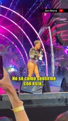 Download Video: Pink recibió cenizas del público