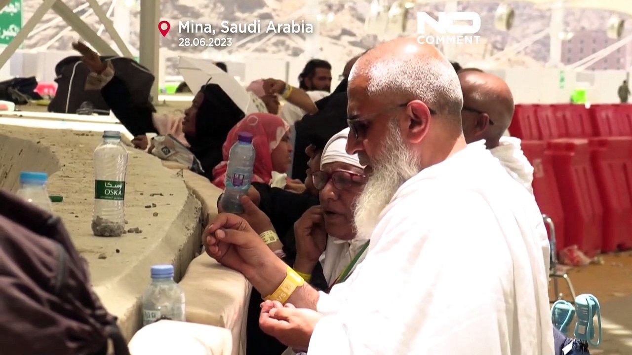 Menschenmassen "steinigen den Teufel" zum Beginn des Opferfests Eid al-Adha
