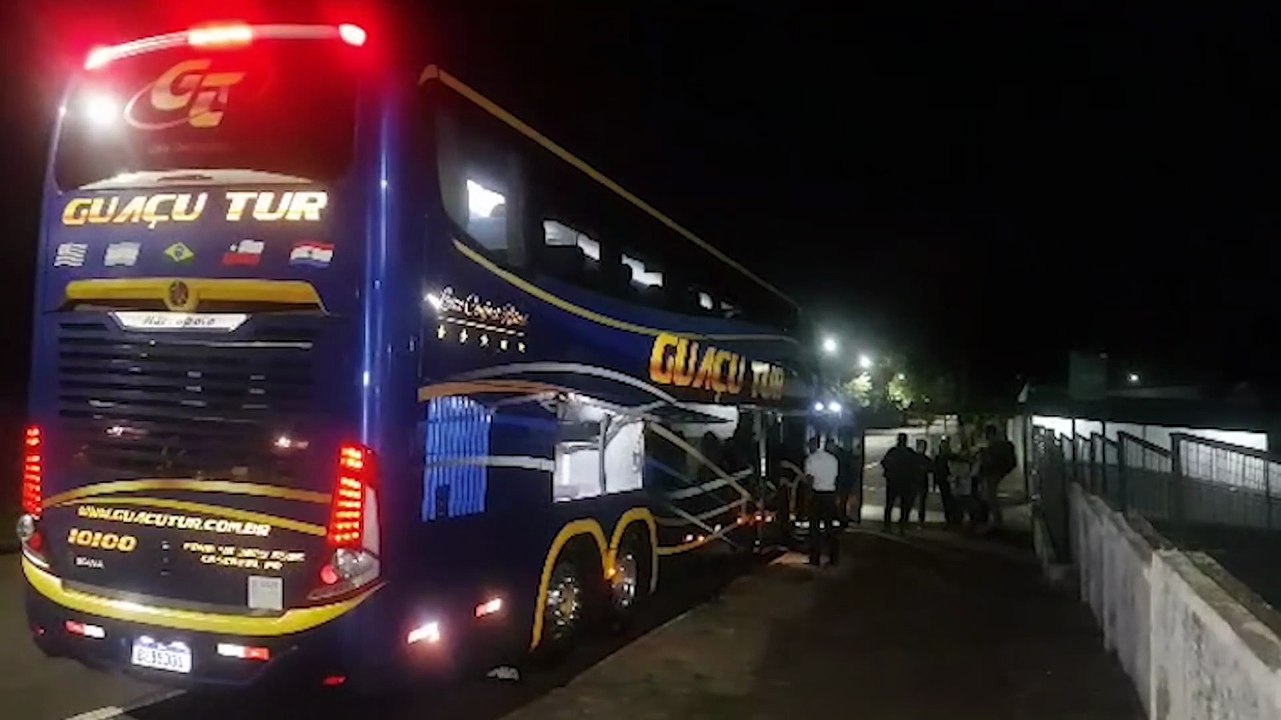 Policiais Civis embarcam para realizar manifestação em Curitiba