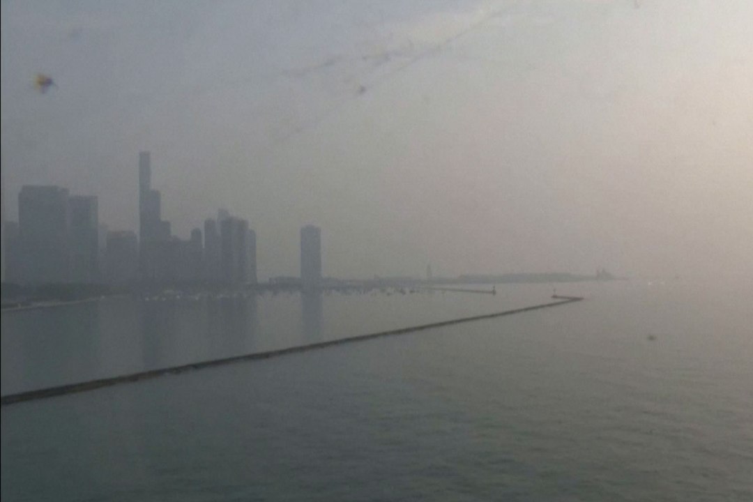 Wildfire smoke blankets U.S. Midwest, Toronto
