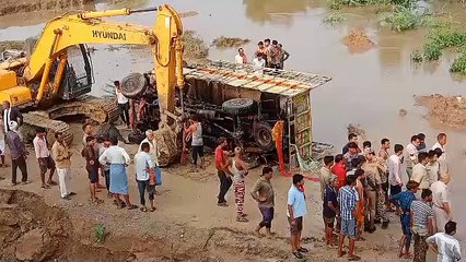 टोल टैक्स बचाने के फेर में कच्चे रास्ते से की यात्रा