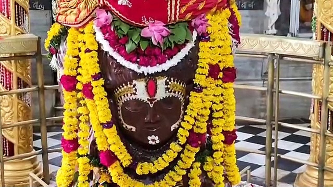 पशुपतिनाथ के दानपात्र से निकलें मलेशिया व अमेरिका के नोट