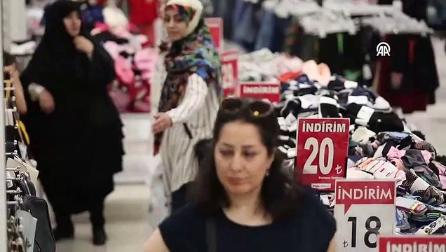 İranlı turistler Van esnafının bayram sevincini artırdı