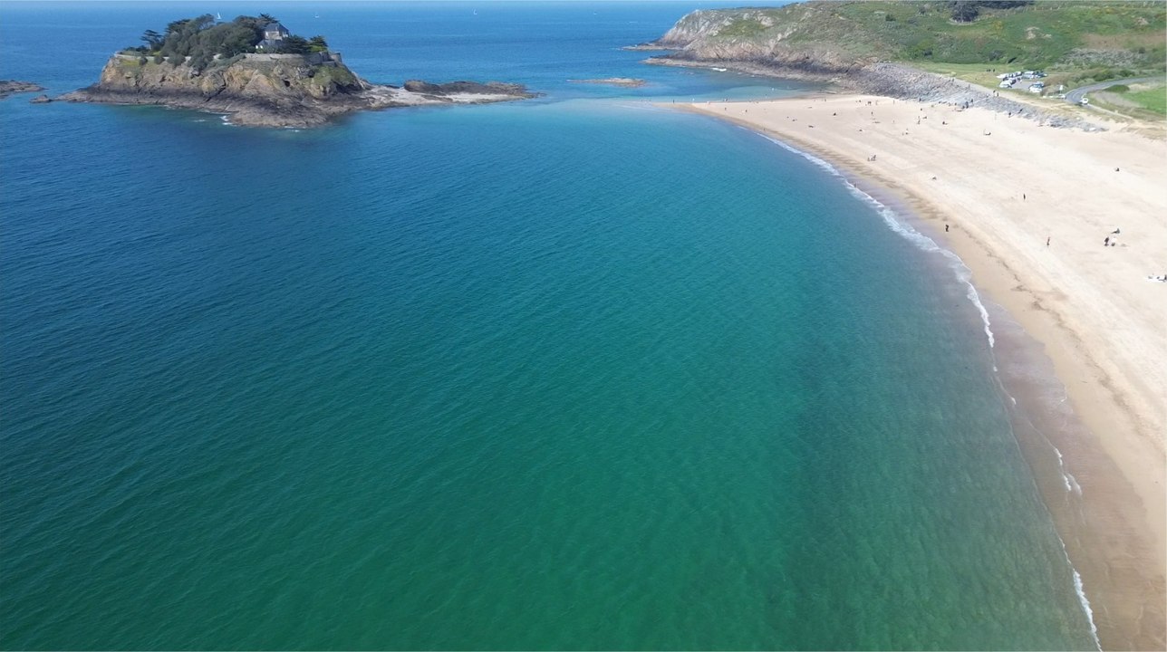 La Côte d'Emeraude vue du ciel entre Cancale et Saint-Malo