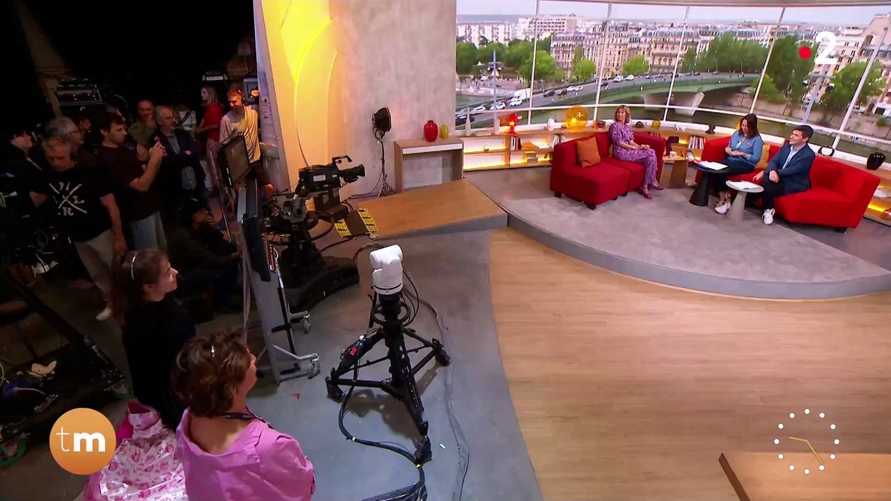 Julia Vignali a fait ce matin ses adieux à « Télématin » sur France 2 avant de rejoindre à la rentrée l’émission "Affaire Conclue" - L’animatrice sera remplacée par Marie Portolano - VIDEO