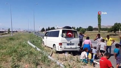 Un véhicule utilitaire et un camion sont entrés en collision : 1 mort 14 blessés