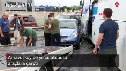 Arnavutköy'de yolcu otobüsü araçlara çarptı