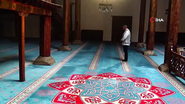 Le karlık , censé protéger les piliers en bois de la mosquée vieille de 7 siècles, attire l'attention des visiteurs.