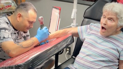 Rock 'n' Roll Grandma Asks Daughter And Granddaughters To Get Matching Tattoos | Happily TV