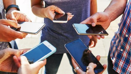 Experts reveal you should turn off your phone for 5 minutes every night, here's why