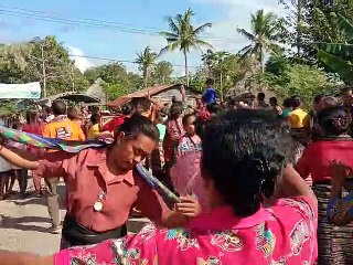Tarian Gong untuk Menyambut Tamu
