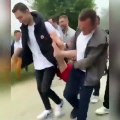 Bolu'da köy muhtarı, vatandaşların yardımıyla bayram namazına gelmeyen arkadaşlarını suya attı