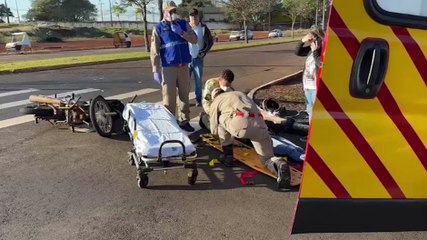 Download Video: Mulher fica ferida ao se envolver em acidente na Avenida Piquiri