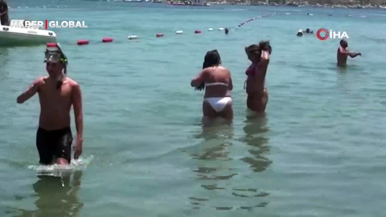 Bodrum'da bayram nüfusu 1 milyona aştı, sahiller doldu taştı