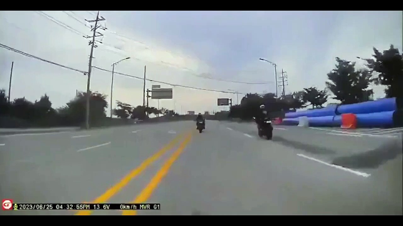 Quand 2 motards font le show... un spectacle imprévu mais dingue