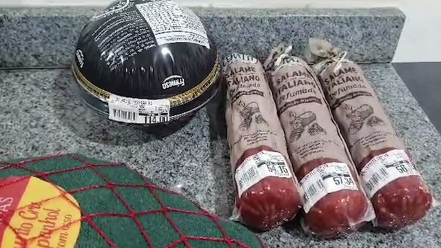 Furto gourmet: Mulher tenta levar produtos escondidos dentro da bolsa, mas é detida pela PM