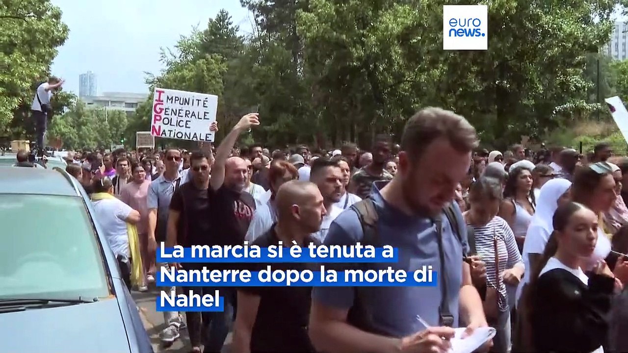 Corteo bianco per le strade di Nanterre in omaggio a Nahel, nuovi scontri tra Polizia e manifestanti