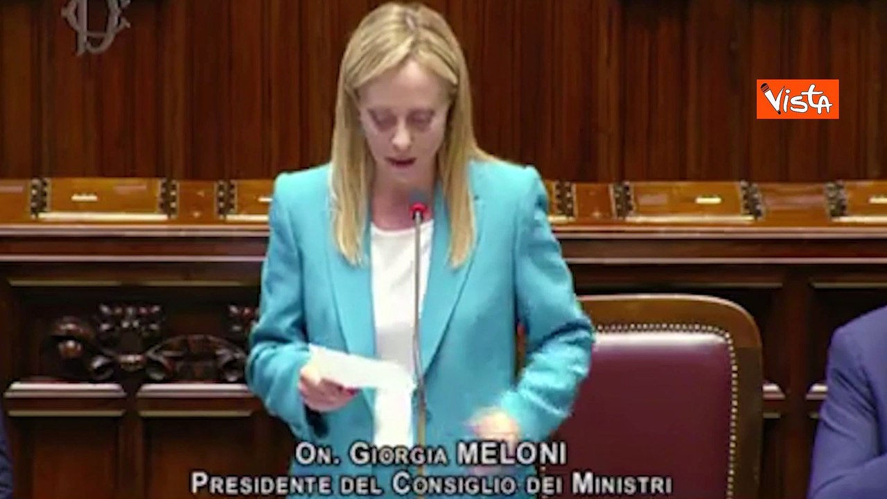 Meloni: "Indignazione per l'attacco che ha coinvolto militari in Kosovo". L'applauso della Camera