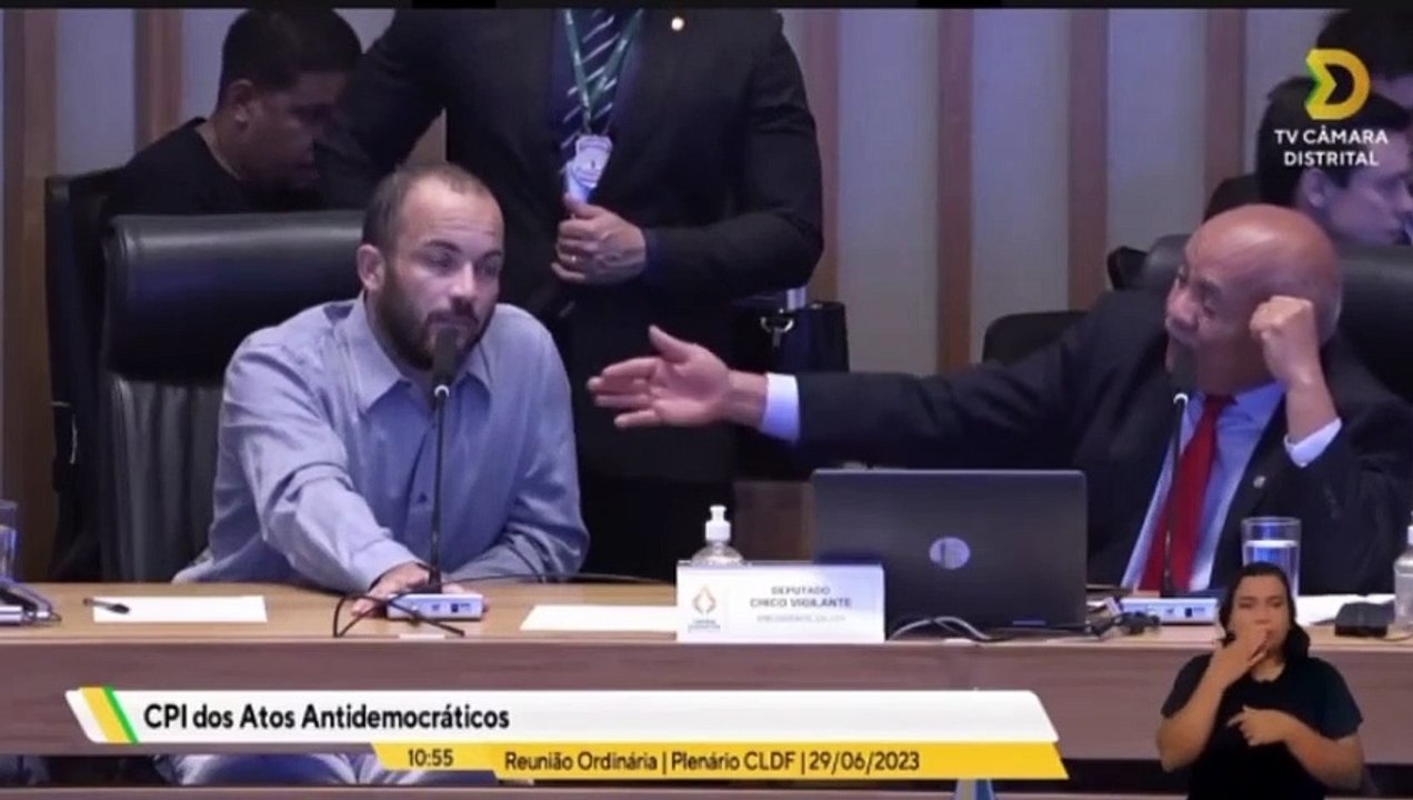 Bolsonarista condenado por tentativa de atentado em Brasília exige código-fonte de urnas, mas não sabe explica o que é