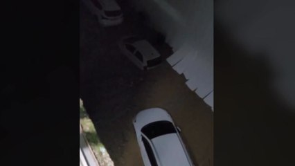 폭우로 경북 영주 아파트 옆 공사장 토사 유출...차량 묻혀 / YTN