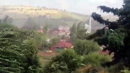 Amasya'da sağanak nedeniyle ulaşım aksadı, cadde ve köprü altları suyla doldu