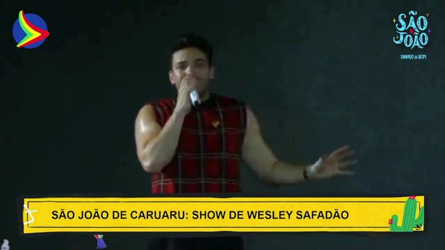 Em Caruaru, Wesley Safadão confunde nome do pátio do forró e põe lenha na rivalidade com Campina Grande