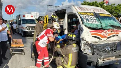 Download Video: 16 lesionados en Quintana Roo tras choque de una combi del transporte público contra autobús