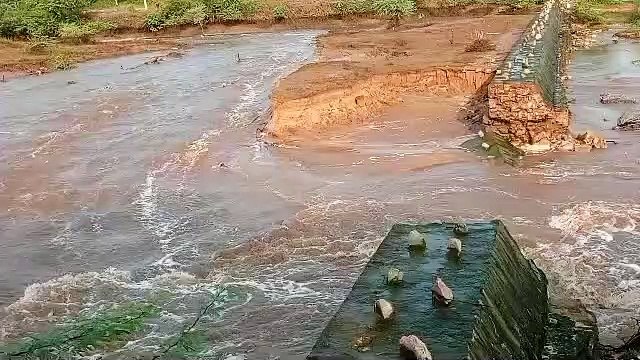 देखें वीडियो : सागरमती नदी के तेज बहाव की भेंट चढ़ा एनिकट