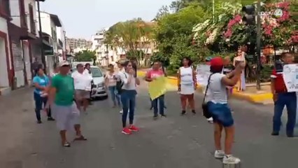 Cansados del desabasto de agua en 4 meses, habitantes de Pto. Vallarta se manifestaron en calles