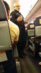 “Bajá, ura, si se ve”: un tucumano hizo un escándalo en un avión porque el vuelo se desvió por niebla